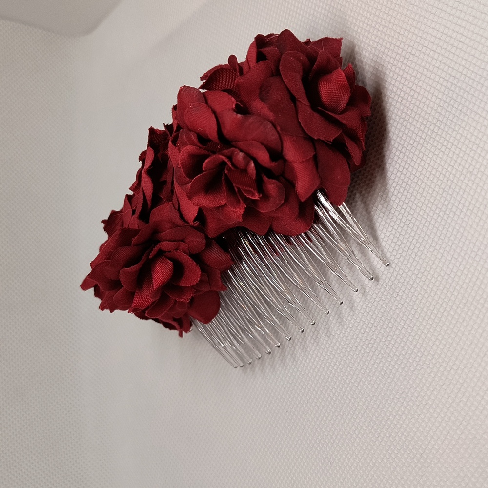 Handmade hair comb with roses